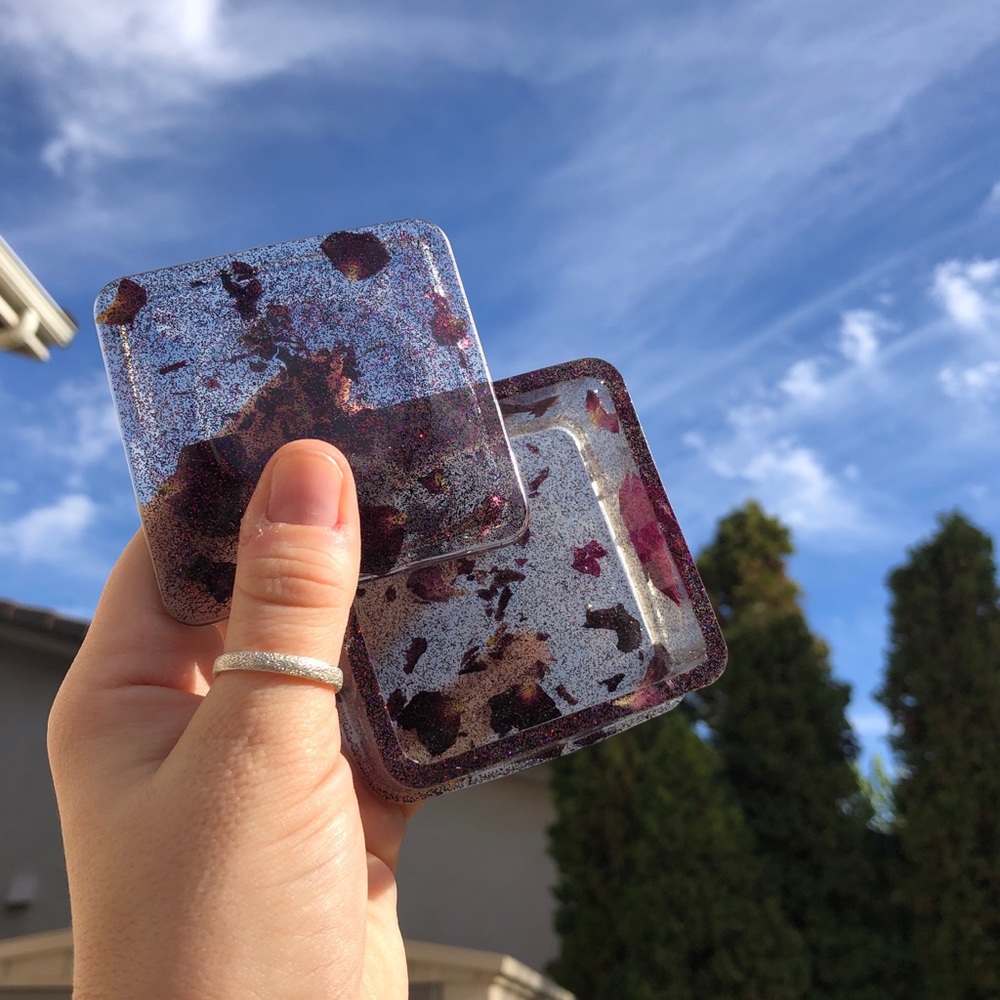 Resin box